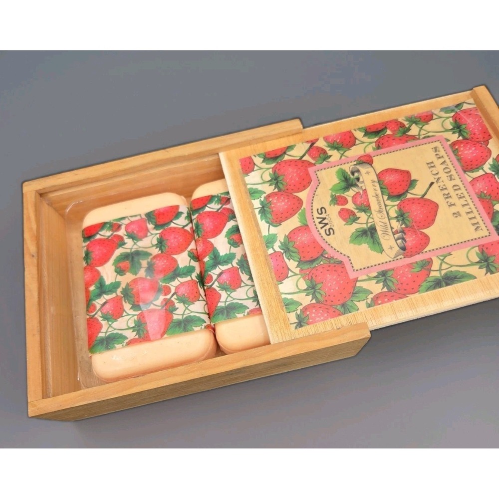 Vintage 2004 Tri-Coastal Design Wild Strawberry - Two Milled Soaps - Picture 2 of 4